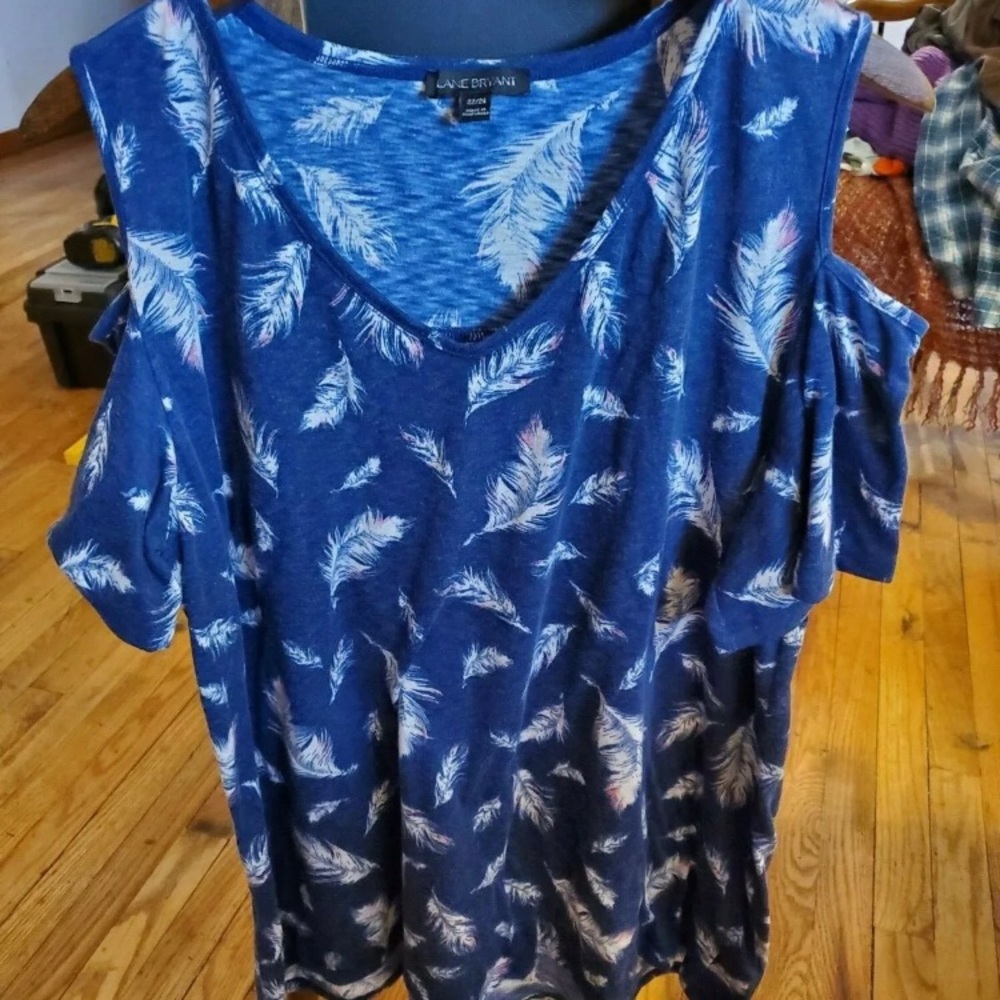 Lane Bryant Feather Print Cold Shoulder Tee 22/24